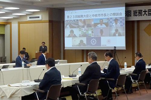 市長が懇親会に出席した写真