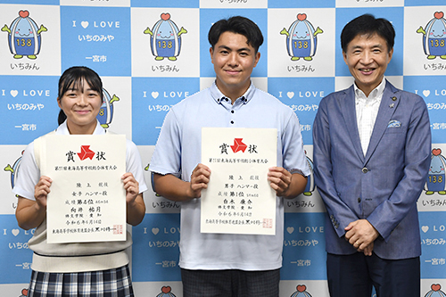 記念撮影の様子の写真