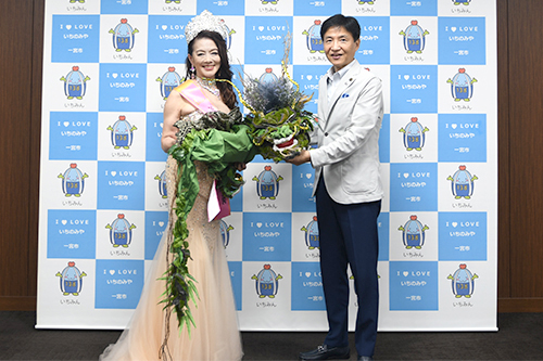 記念撮影の様子の写真