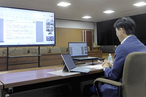 市長が協議会に参加している写真