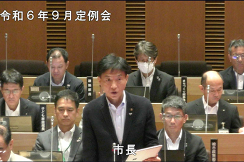 市長が本会議に出席している写真