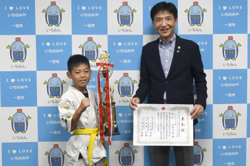 記念撮影の様子の写真
