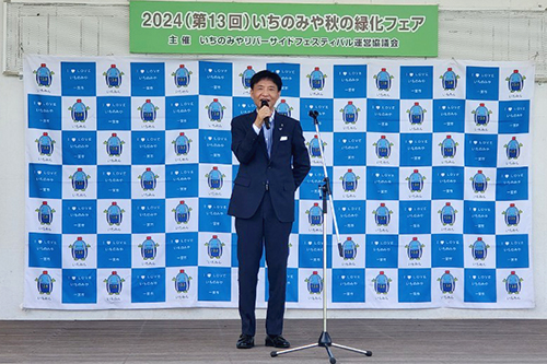 市長があいさつしている写真