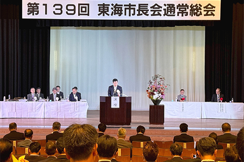 市長が通常総会に出席している写真
