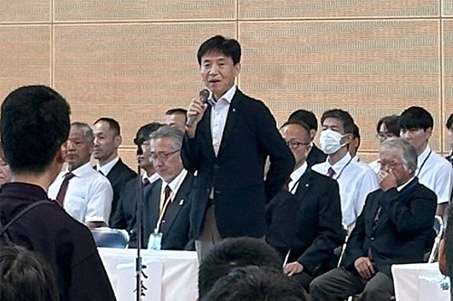 市長があいさつしている写真