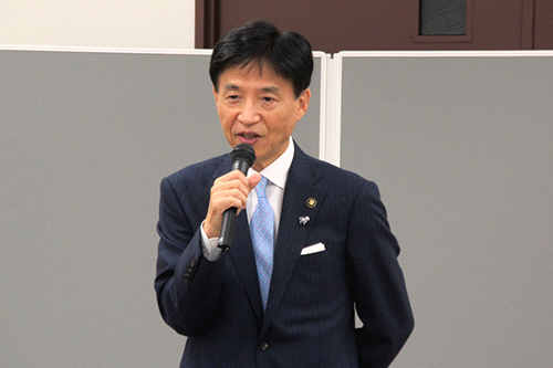 市長が協議会に出席している写真