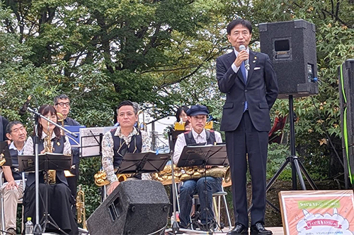 市長があいさつしている写真