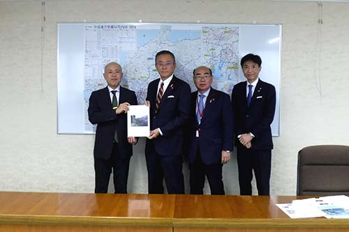 市長が要望活動している写真