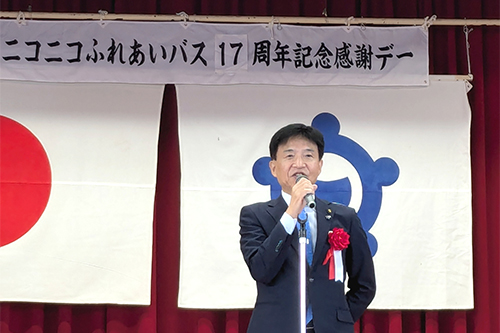 あいさつしている写真
