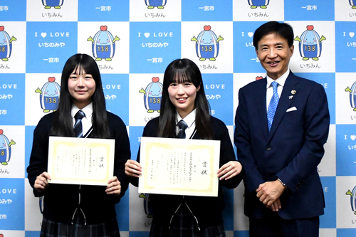 記念撮影の様子の写真
