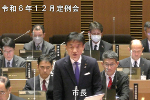 市長が本会議に出席している写真