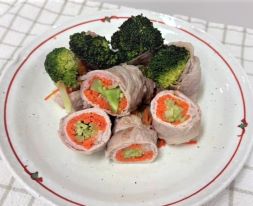 ブロッコリーとにんじんの肉巻き
