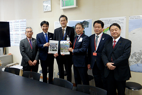 要望活動する市長の写真