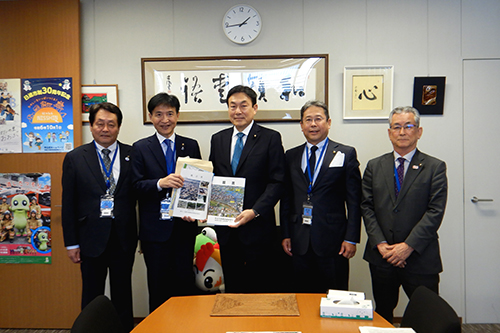 市長が要望活動している写真