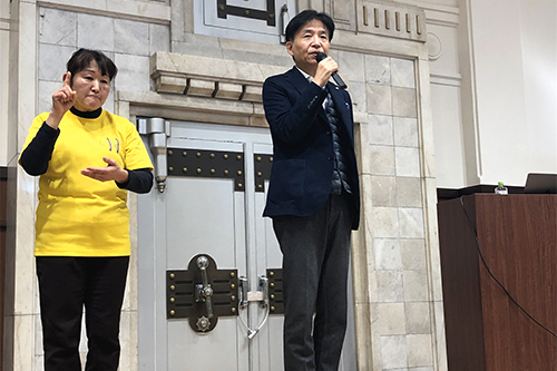 市長があいさつしている写真