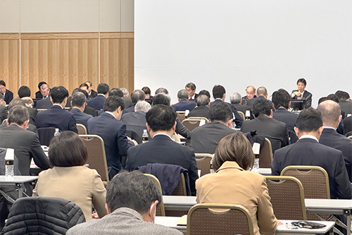 市長が会議に出席している写真
