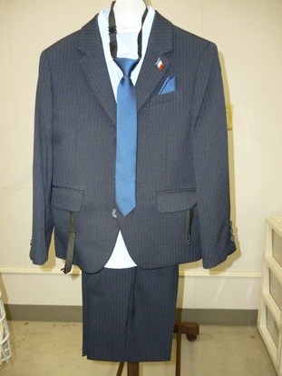 120cm　スーツ、シャツ、ネクタイ、半ズボン