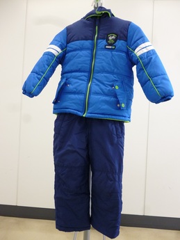 海外サイズ4（100cmくらい）　スノボウェア上・下