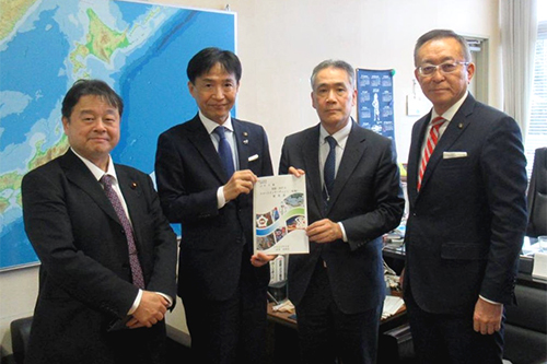 市長が要望活動している写真