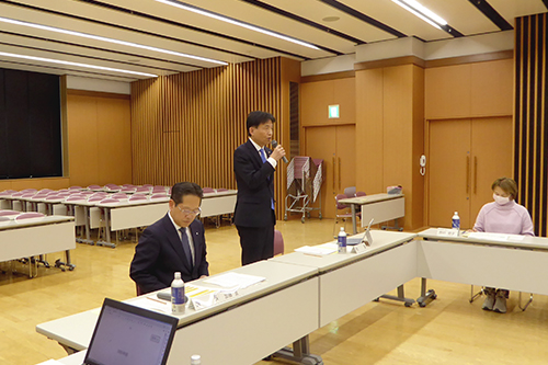 市長が協議している写真