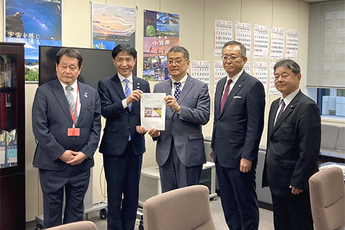 市長が要望活動している写真
