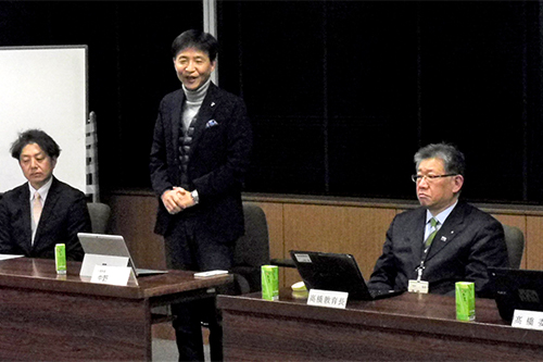 市長があいさつしている写真