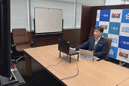 市長が協議している写真