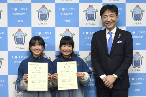 記念撮影の様子の写真