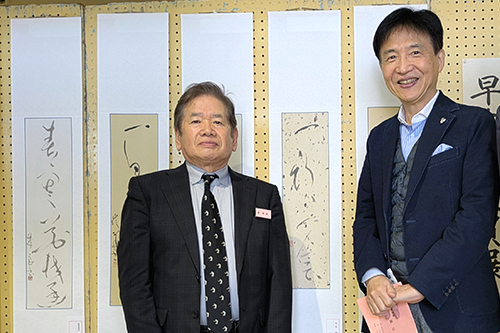 市長が視察している写真