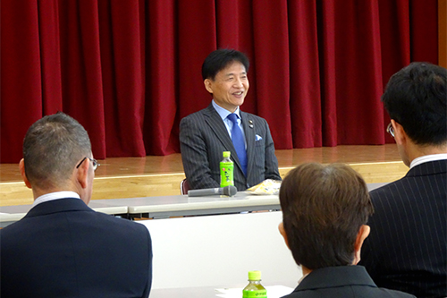 市長が懇親会に出席している写真