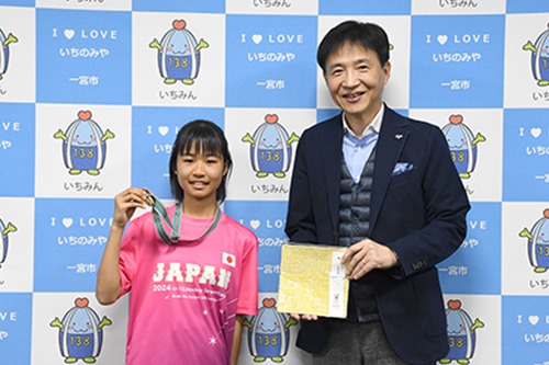 記念撮影の様子の写真