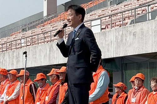 市長があいさつをしている写真