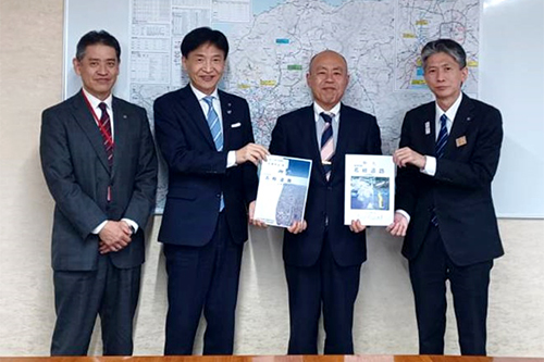 市長が御礼活動した写真