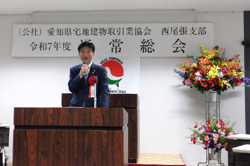 市長があいさつしている写真