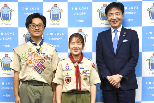 記念撮影の様子の写真