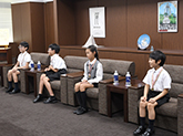 表敬訪問者の写真