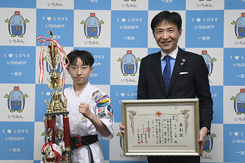 記念撮影の様子の写真