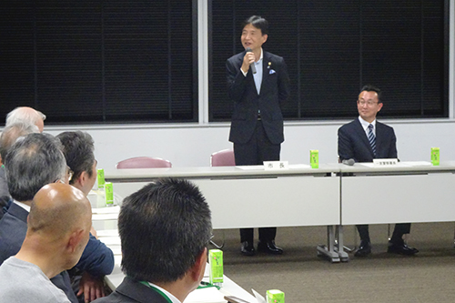 市長があいさつをしている写真