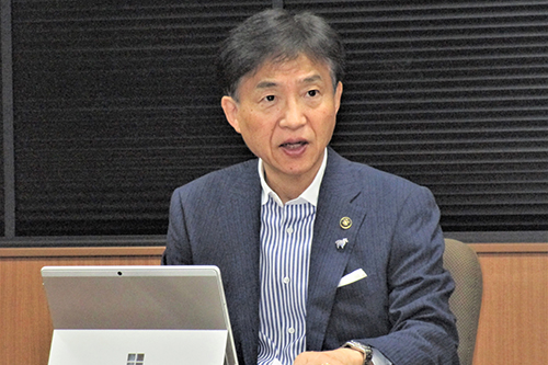 理事会の様子の写真