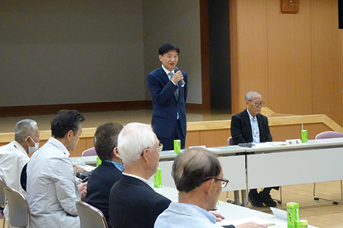 市長があいさつしている写真