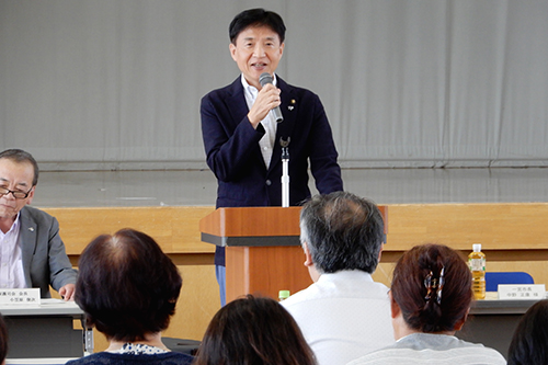 市長があいさつしている写真