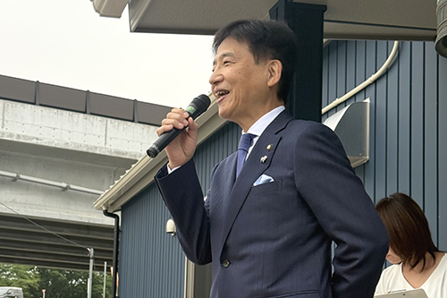 市長があいさつしている写真