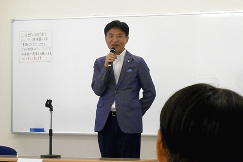 市長があいさつしている写真