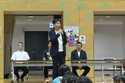 市長があいさつしている写真