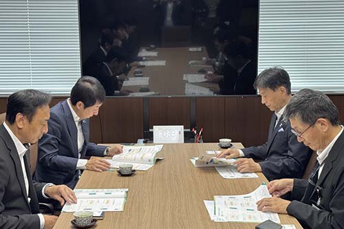 紹介を受けている写真