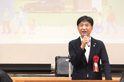 市長があいさつしている写真