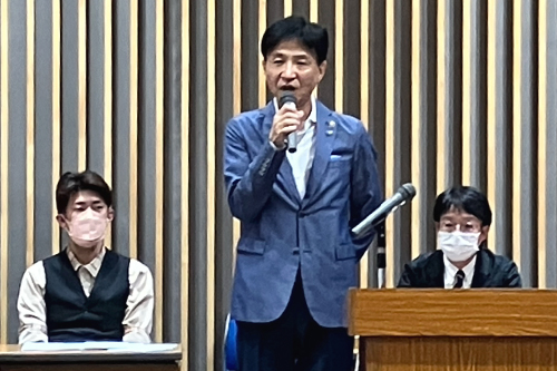 市長があいさつしている写真
