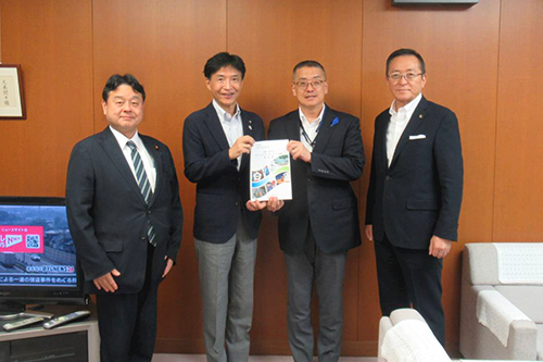 市長が要望活動している写真