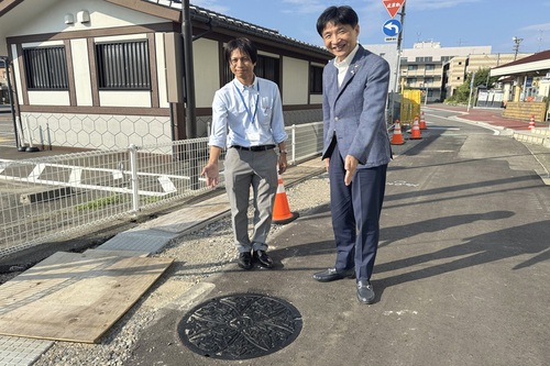 市長が記念撮影している写真