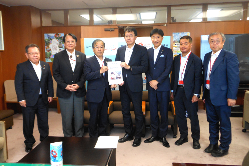 市長が要望活動している写真